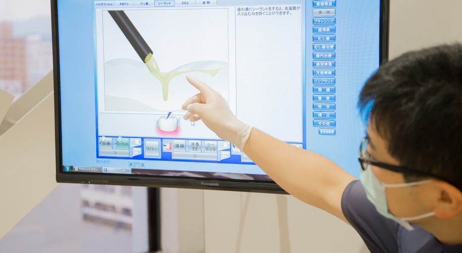 各診療室に1台のモニターでわかりやすい治療説明